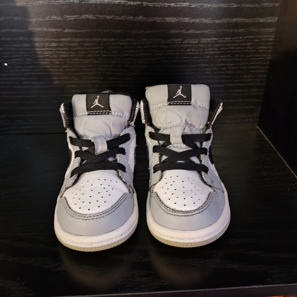 Air Jordan 1 Mid TD 'Light Smoke Grey'